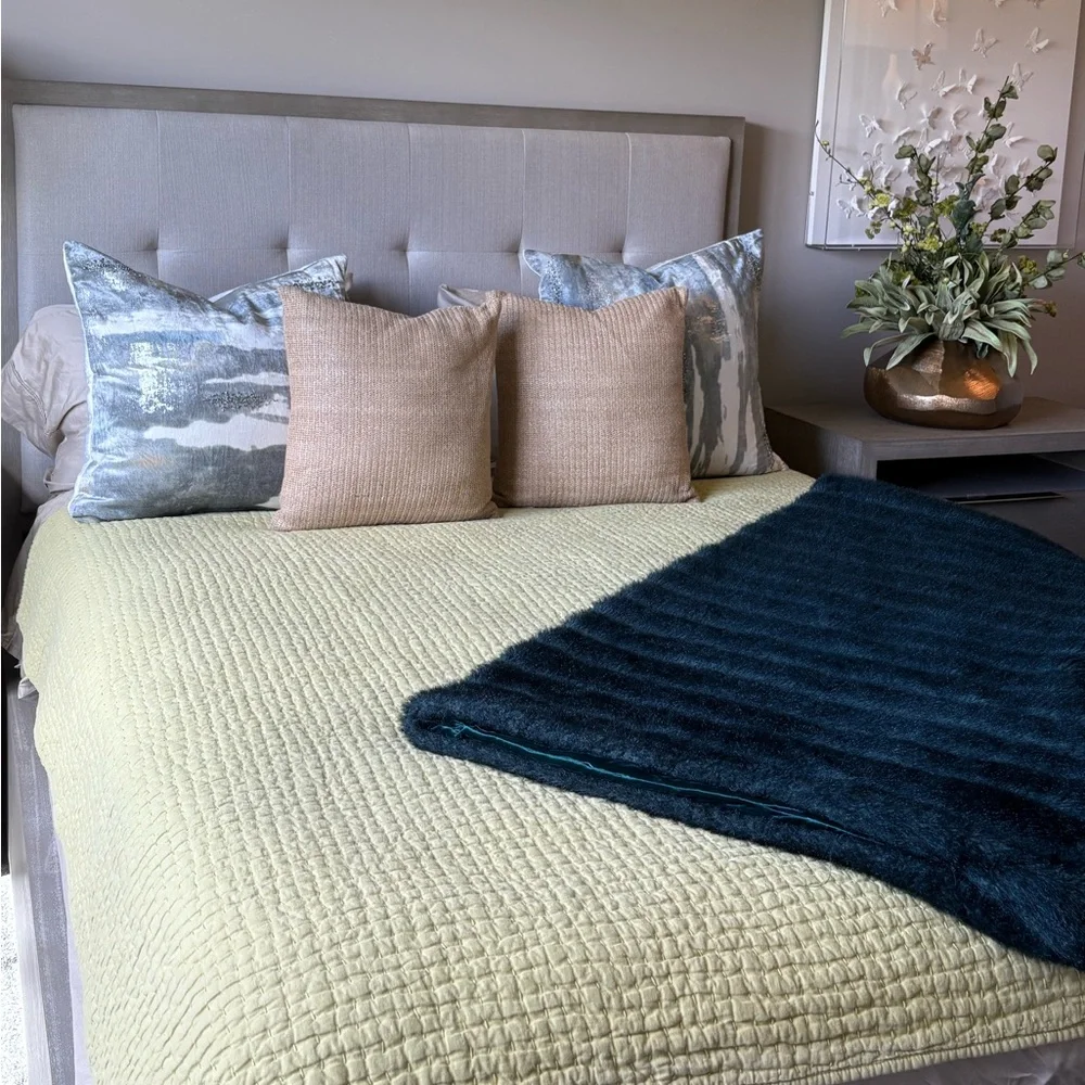 COPY - 😍Pottery Barn Pick-Stitch Handcrafted Cotton Linen Quilt & 1 matching sh…